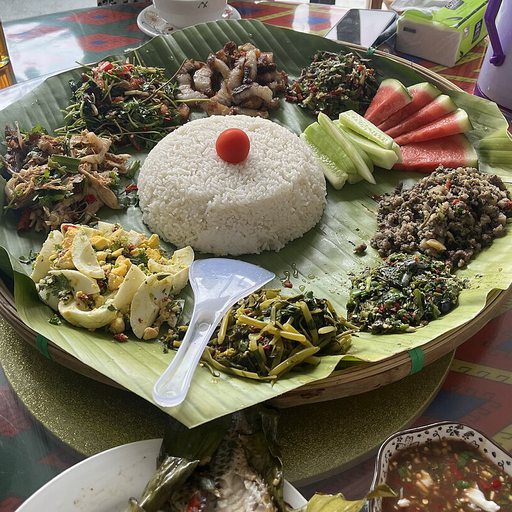 Dai hand-grabbed rice platter