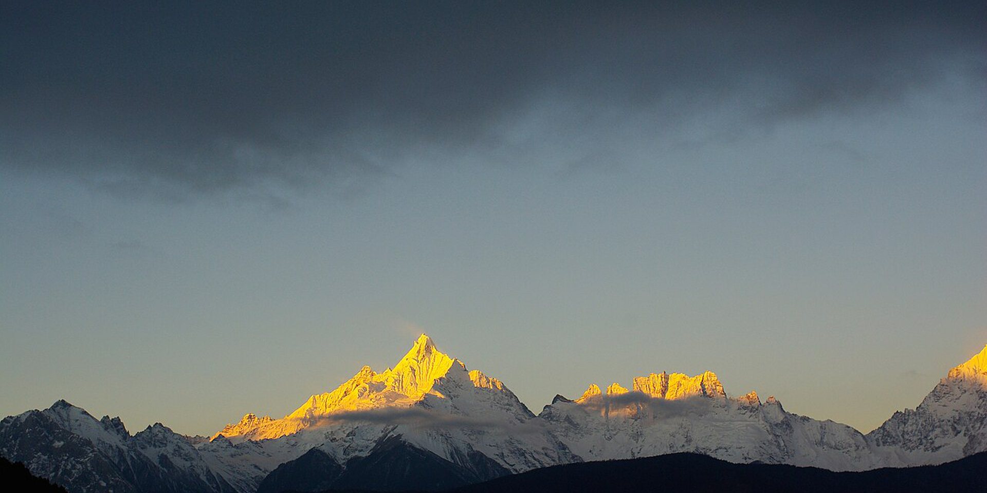 Kawagarbo peak of Meili Snow Mountain at dawn